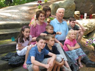 Tom and Margy Garesche with 7 of their grandchildren: Sylvan (top), Grace, David, and TJ (middle), and Matthew, Robert and Hannah. 